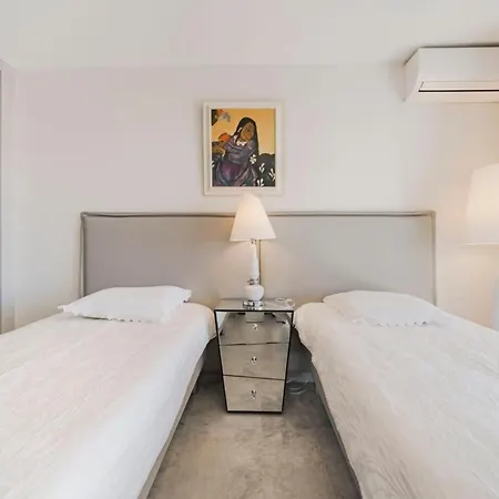 Very One Bedroom In The Heart Of Apartment *