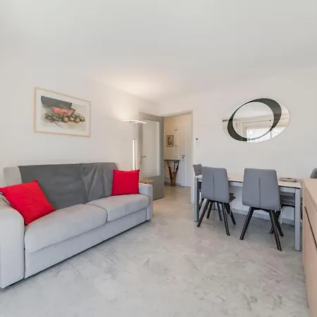 Very One Bedroom In The Heart Of Apartment *